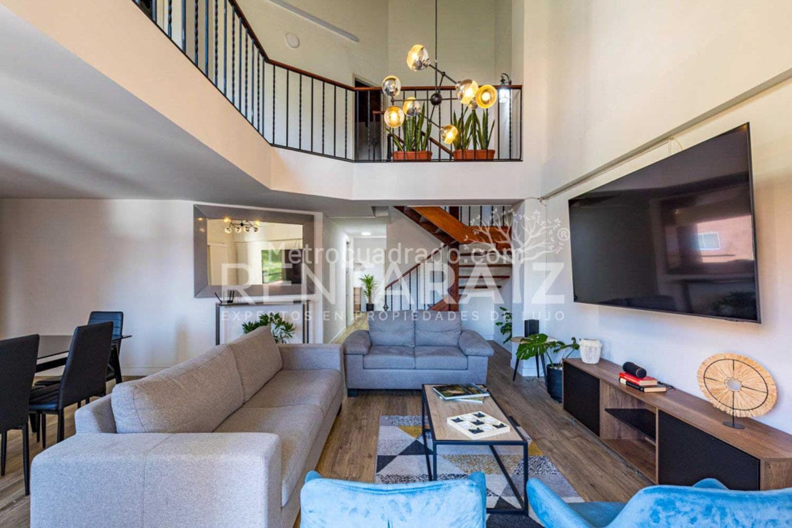 Foto de comparable: Laureles · 250 m² · 5 hab. · 5 baños