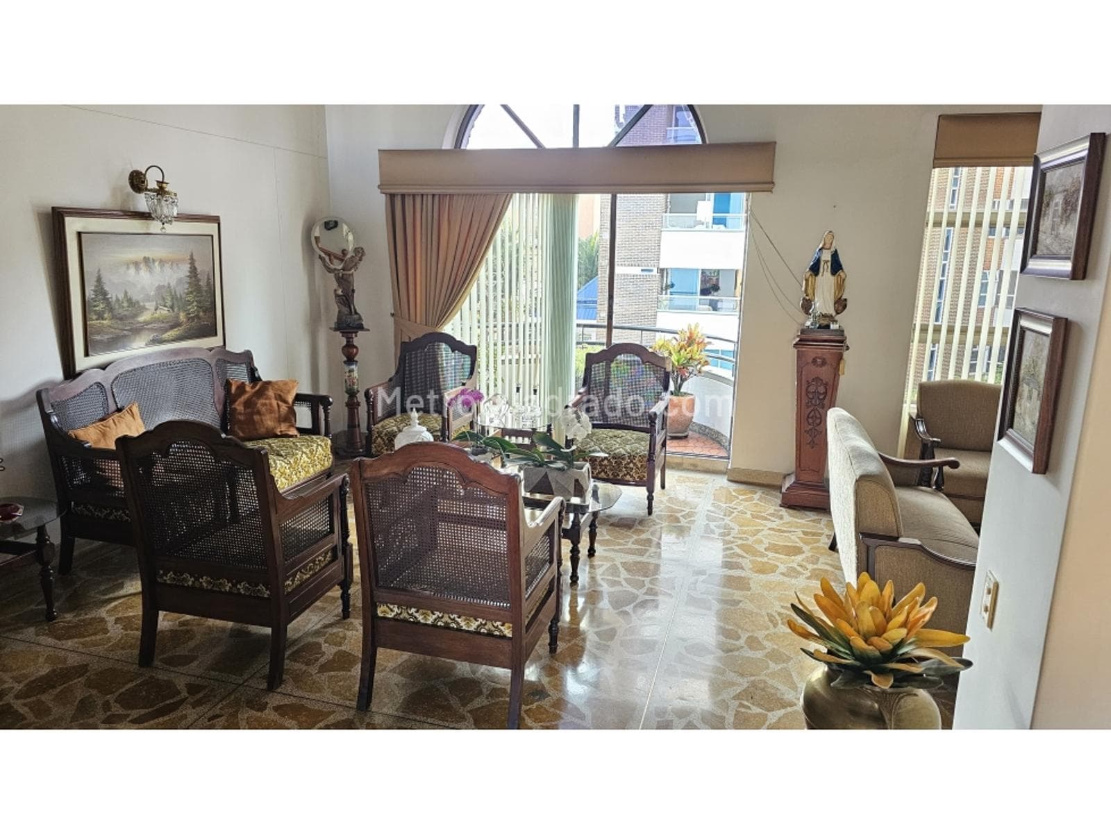 Foto de comparable: Santa Teresita · 264 m² · 4 hab. · 5 baños