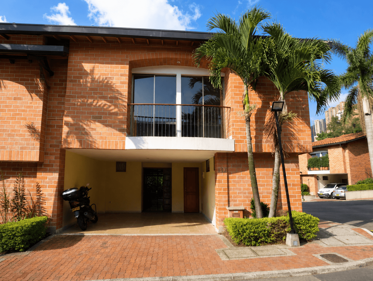 A 197m² casa in El Tesoro at 1.2B COP, a category and zone where this price point is structurally rare.