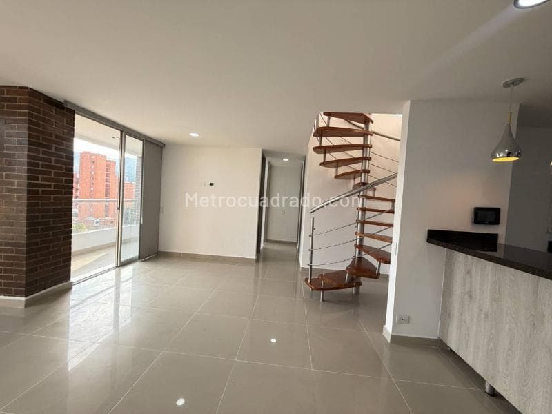 Property photo: Laureles · 240 m² · 4 BR · 4 baths
