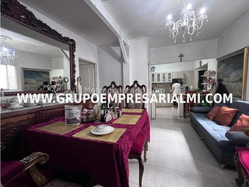 Property photo: Laureles · 129 m² · 3 BR · 3 baths