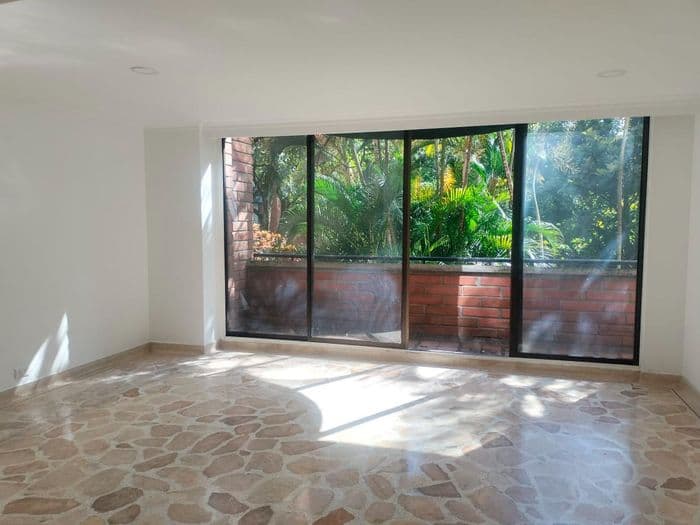 Comparable property photo: Patio Bonito · 239 m² · 4 BR · 3 baths