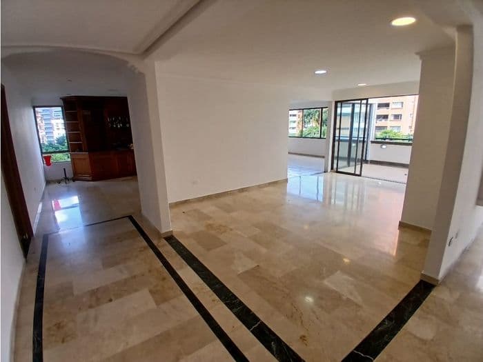 Comparable property photo: Patio Bonito · 250 m² · 3 BR · 5 baths