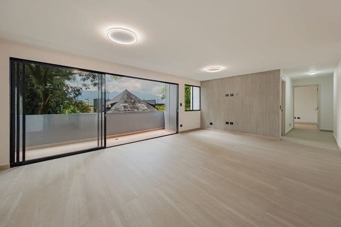 Comparable property photo: Lalinde · 154 m² · 4 BR · 3 baths