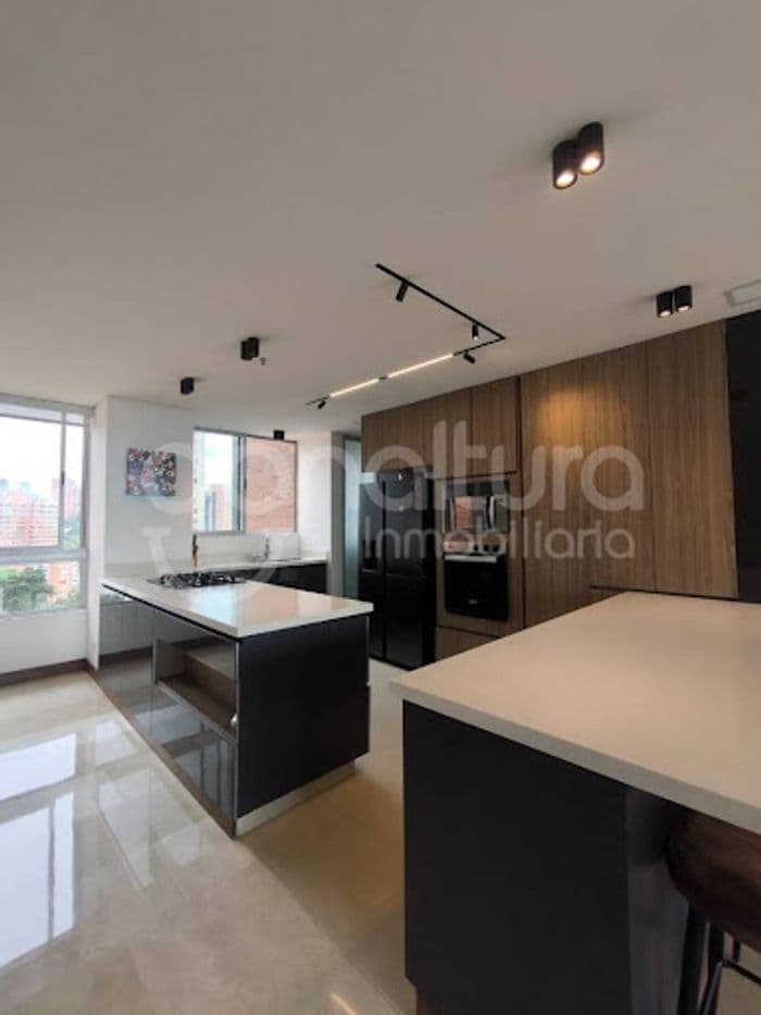 Comparable property photo: El Tesoro · 198 m² · 3 BR · 4 baths