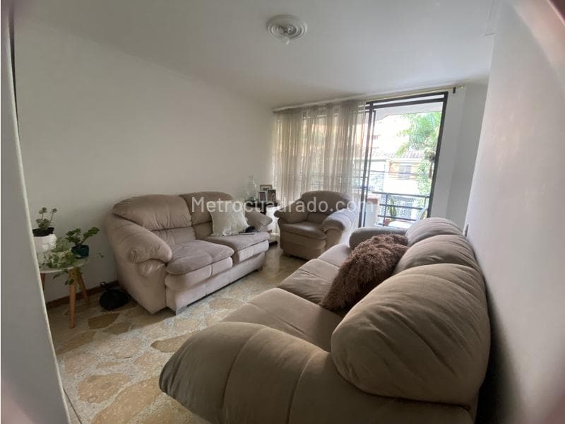 Comparable property photo: Laureles · 129 m² · 4 BR · 3 baths
